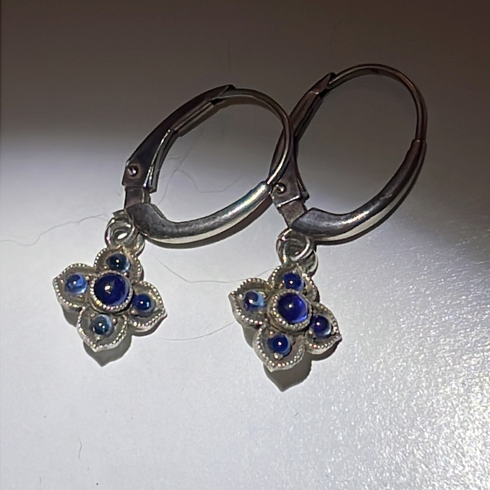 Sapphire cabochon floral earrings 14K white gold